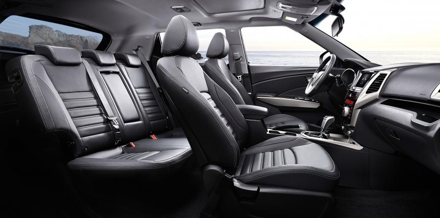 Интерьер SsangYong Tivoli 2017 года  (фото 6 из 7)